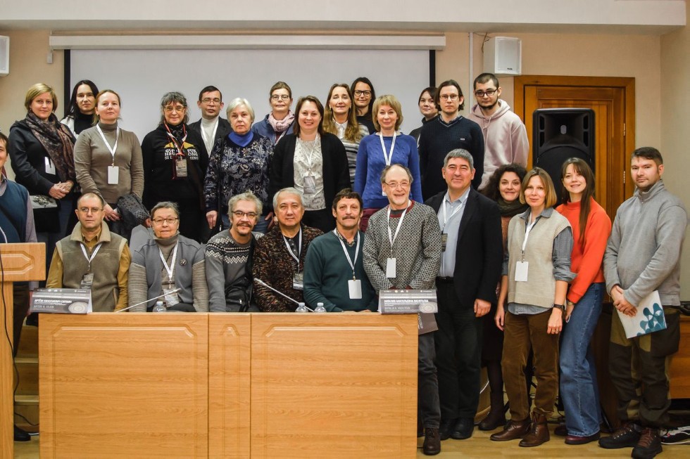 Доцент кафедры общей экологии проводит дендрохронологические исследования археологической древесины, обнаруженной в 'мокром' культурном слое острова Свияжск ,Тишин Денис Владимирович, дендрохронология, археология, остров-град Свияжск, международная научная конференция «Археологическое дерево», «мокрый» культурный слой Доцент кафедры общей экологии проводит дендрохронологические исследования археологической древесины, обнаруженной в 'мокром' культурном слое острова Свияжск ,Тишин Денис Владимирович, дендрохронология, археология, остров-град Свияжск, международная научная конференция «Археологическое дерево», «мокрый» культурный слой