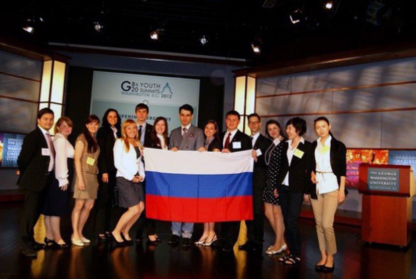 Студенты и аспиранты КФУ представляют университет на международной дипломатической арене Студенты и аспиранты КФУ представляют университет на международной дипломатической арене