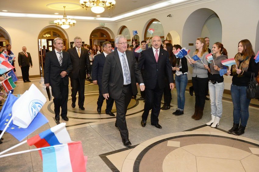 Премьер - министр Люксембурга Жан-Клод Юнкер посетил Казанский федеральный университет Премьер - министр Люксембурга Жан-Клод Юнкер посетил Казанский федеральный университет