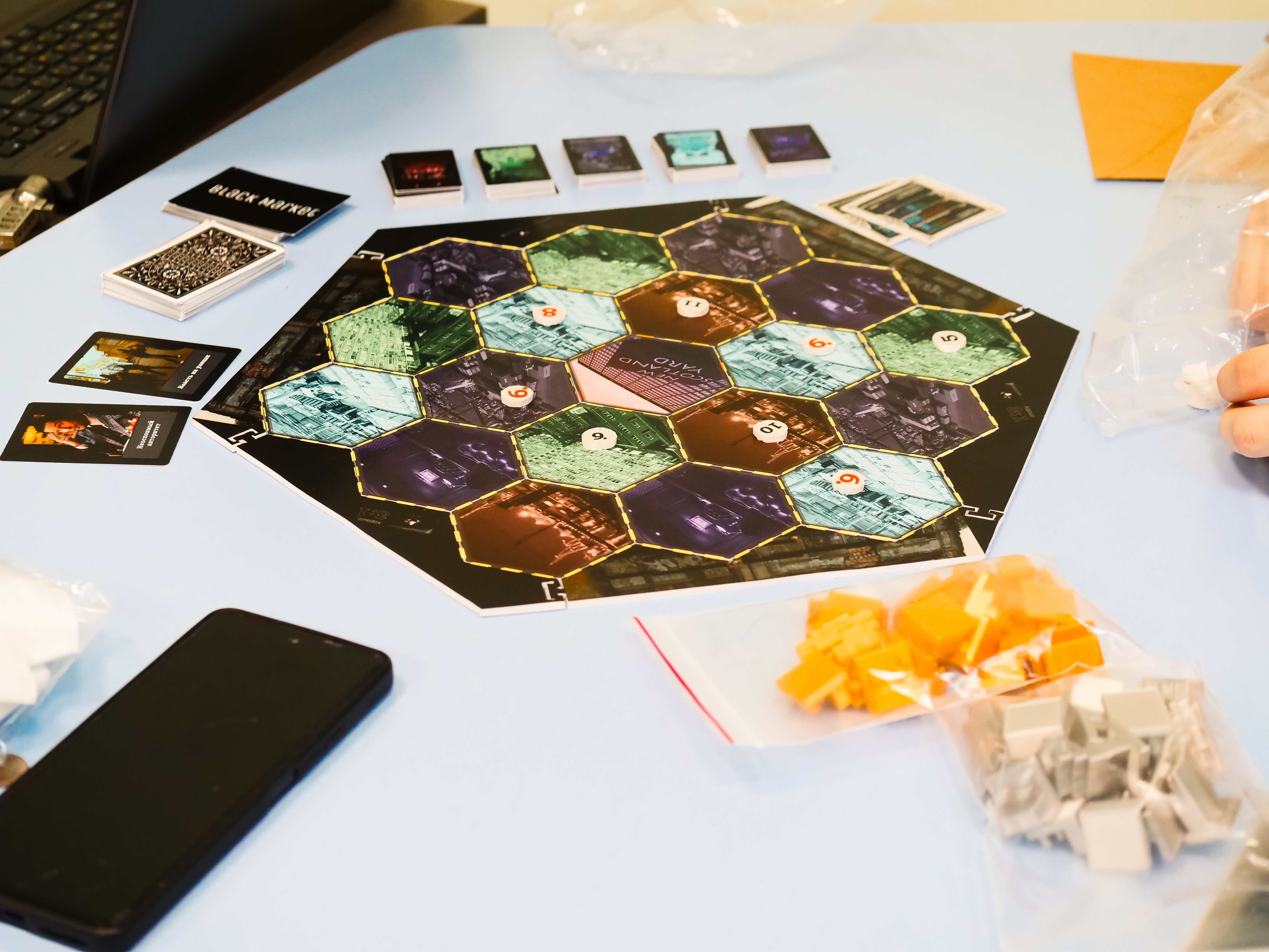 В ИТИС создали целую коллекцию настольных игр ? ковбои, выживание и экономика ,ИТИС, защита проектов, настольные игры В ИТИС создали целую коллекцию настольных игр ? ковбои, выживание и экономика ,ИТИС, защита проектов, настольные игры