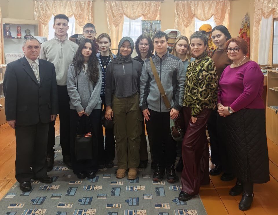 Студенты этнологи посетили село Кряш- Серда ,имоиив, экскурсия Студенты этнологи посетили село Кряш- Серда ,имоиив, экскурсия