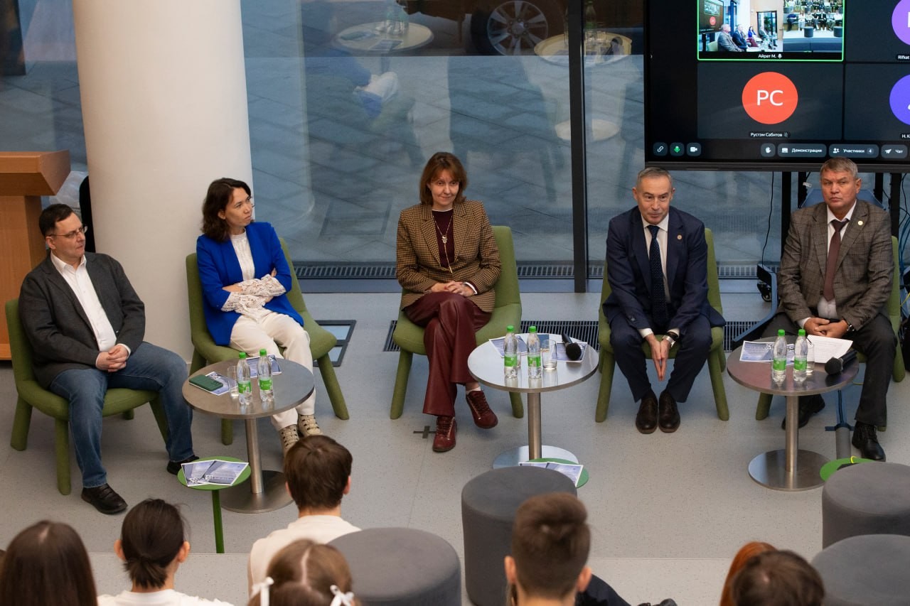 Евгений Магид принял участие в круглом столе в Высшей школе нефти ,ИТИС, программная инженерия, робототехника Евгений Магид принял участие в круглом столе в Высшей школе нефти ,ИТИС, программная инженерия, робототехника