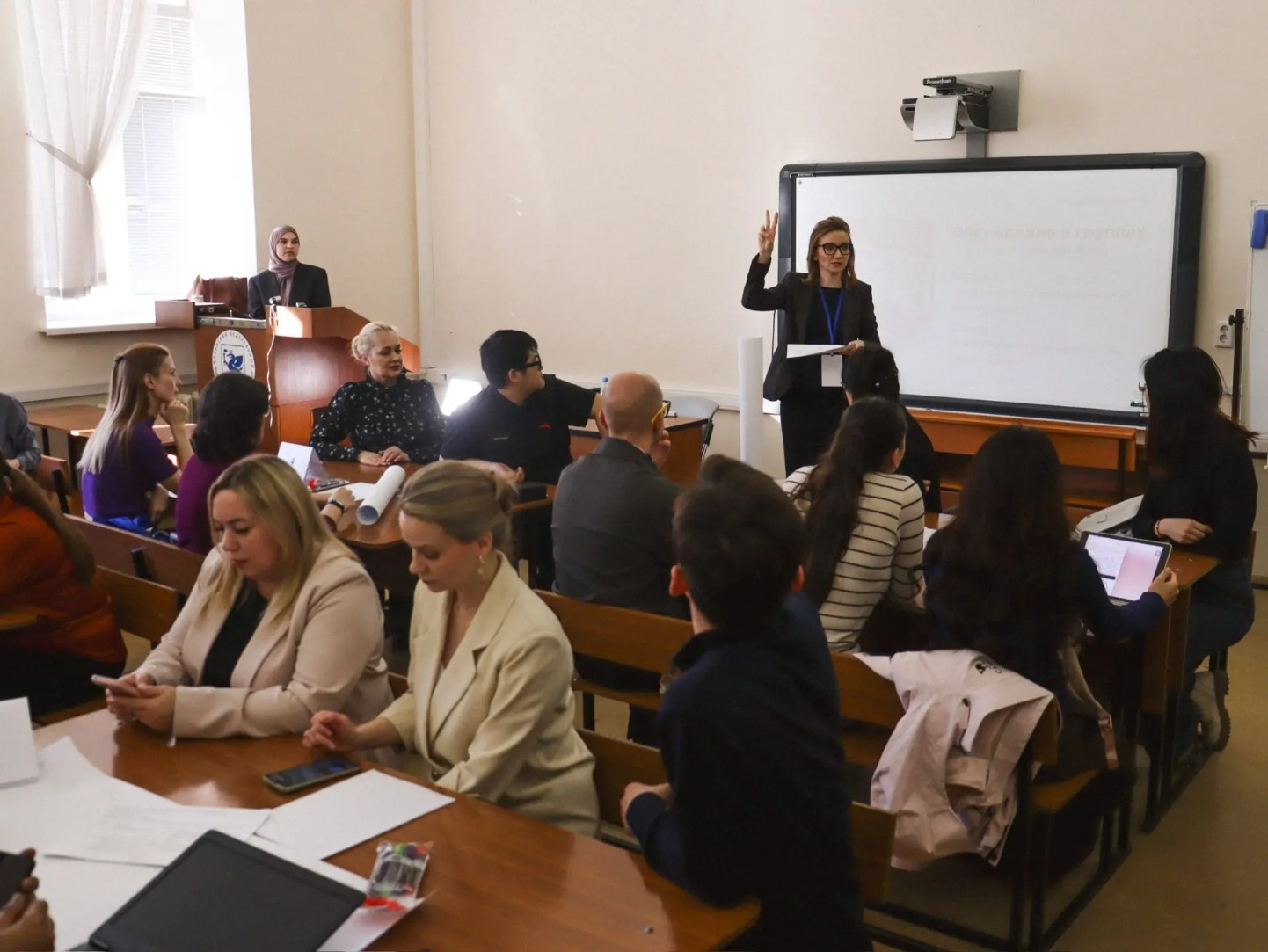 25 марта в рамках Андреевских чтений в Институте психологии и образования КФУ успешно прошла мастерская 'ИИ в образовании: факторы профессиональной успешности педагога' для студентов педагогической магистратуры ,педагогическая мастерская, искусственный интеллект, образовательный ИИ продукт, защита проекта, профессиональная успешность 25 марта в рамках Андреевских чтений в Институте психологии и образования КФУ успешно прошла мастерская 'ИИ в образовании: факторы профессиональной успешности педагога' для студентов педагогической магистратуры ,педагогическая мастерская, искусственный интеллект, образовательный ИИ продукт, защита проекта, профессиональная успешность