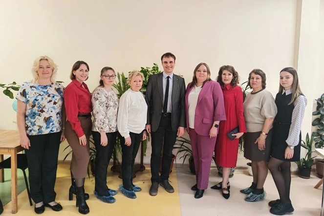 Сотрудник Химического института посетил Губернаторский лицей №100 г. Ульяновска ,Химический институт им. А. М. Бутлерова, конференция, профориентационная работа Сотрудник Химического института посетил Губернаторский лицей №100 г. Ульяновска ,Химический институт им. А. М. Бутлерова, конференция, профориентационная работа