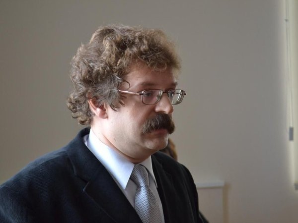 Политолог КФУ: 'Я не представляю себе газету 'Известия', выходящую с критикой в адрес президента' Политолог КФУ: 'Я не представляю себе газету 'Известия', выходящую с критикой в адрес президента'