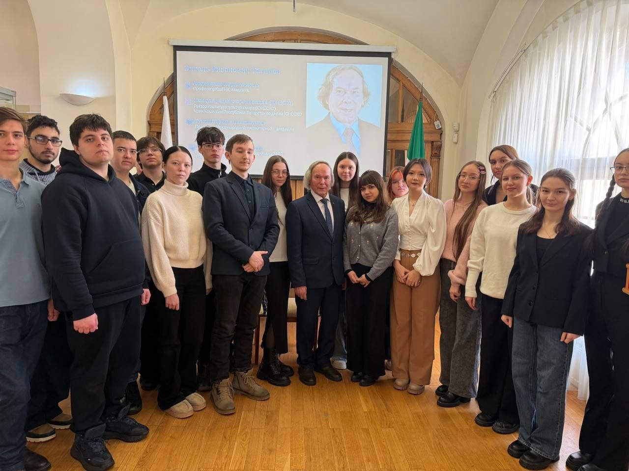 Студенты Института международных отношений, истории и востоковедения КФУ приняли участие в презентации книги Энгеля Тагирова в Национальном музее ,имоиив, книга Студенты Института международных отношений, истории и востоковедения КФУ приняли участие в презентации книги Энгеля Тагирова в Национальном музее ,имоиив, книга