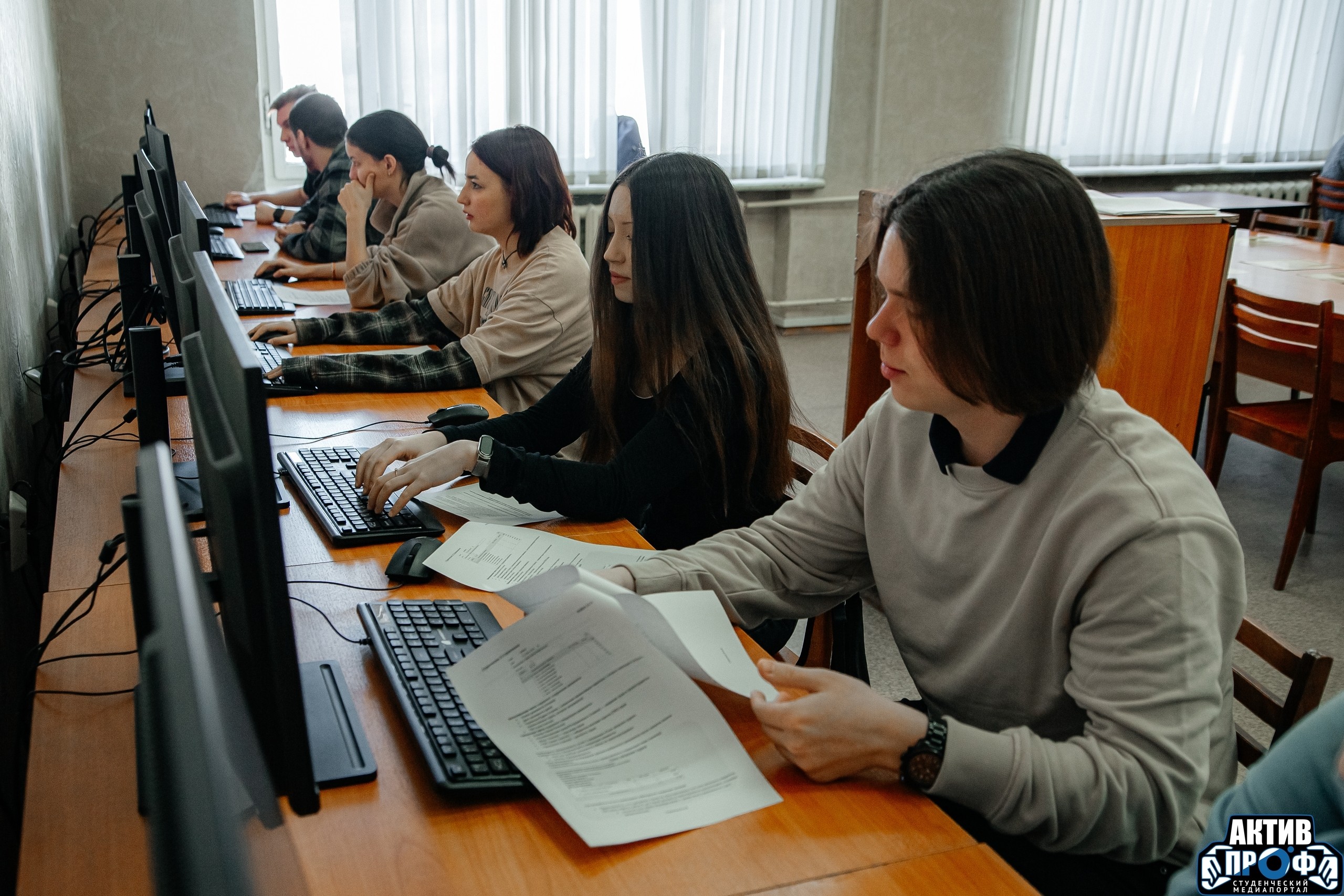 Два десятилетия кода ,Закамская олимпиада по программированию на платформе 1С, организаторы, участники Два десятилетия кода ,Закамская олимпиада по программированию на платформе 1С, организаторы, участники