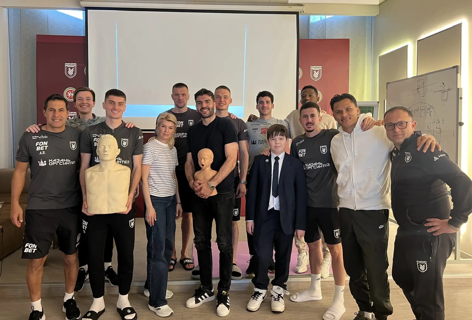 Игроки и тренеры футбольного клуба ,Повышение квалификации, программы дополнительного профессионального образования, оказание первой помощи Игроки и тренеры футбольного клуба ,Повышение квалификации, программы дополнительного профессионального образования, оказание первой помощи