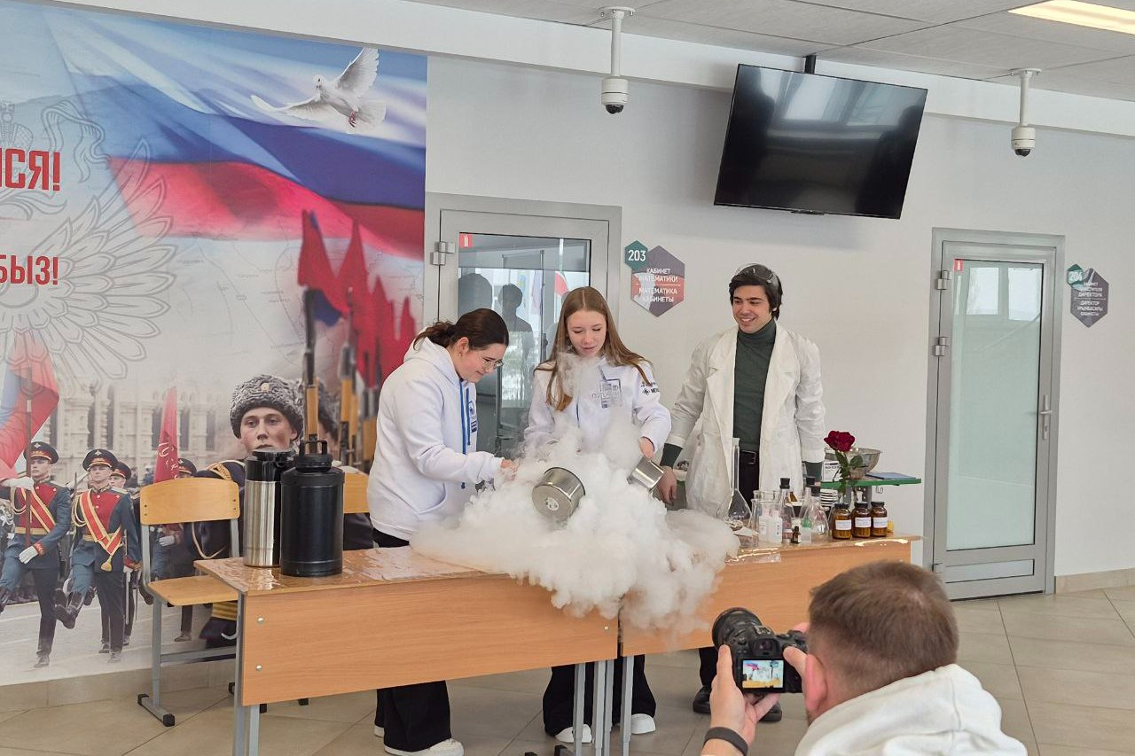 Студент Химического института организовал Химическое шоу в Менделеевске ,Химический институт им. А. М. Бутлерова, Потомки Менделеева, профориентационная работа Студент Химического института организовал Химическое шоу в Менделеевске ,Химический институт им. А. М. Бутлерова, Потомки Менделеева, профориентационная работа