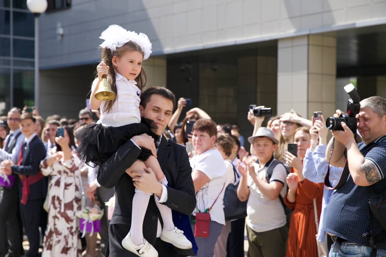 В СУНЦ КФУ прозвенел последний звонок 🔔 ,последний звонок, выпускники, 2023 В СУНЦ КФУ прозвенел последний звонок 🔔 ,последний звонок, выпускники, 2023