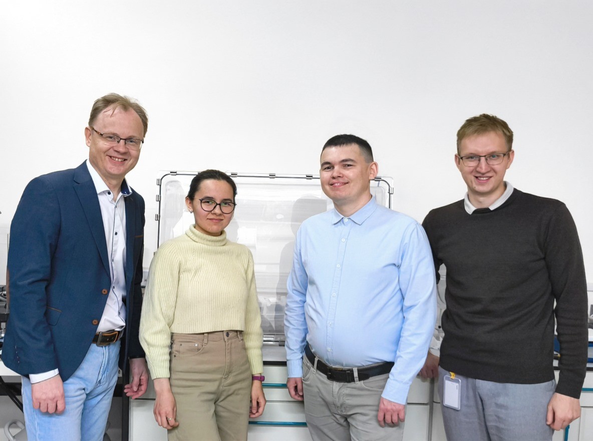 Сотрудники кафедры оптики и нанофотоники открыли новый механизм взаимодействия света со структурными дефектами ,электронное рассеяние света, непрямые переходы, квантовая фотоника Сотрудники кафедры оптики и нанофотоники открыли новый механизм взаимодействия света со структурными дефектами ,электронное рассеяние света, непрямые переходы, квантовая фотоника