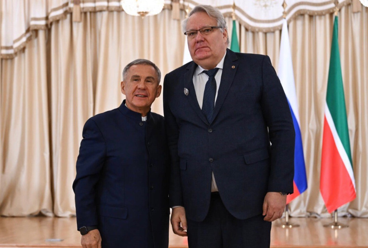 Первый проректор КФУ ? заслуженный деятель науки России ,Институт физики, Дмитрий Таюрский Первый проректор КФУ ? заслуженный деятель науки России ,Институт физики, Дмитрий Таюрский